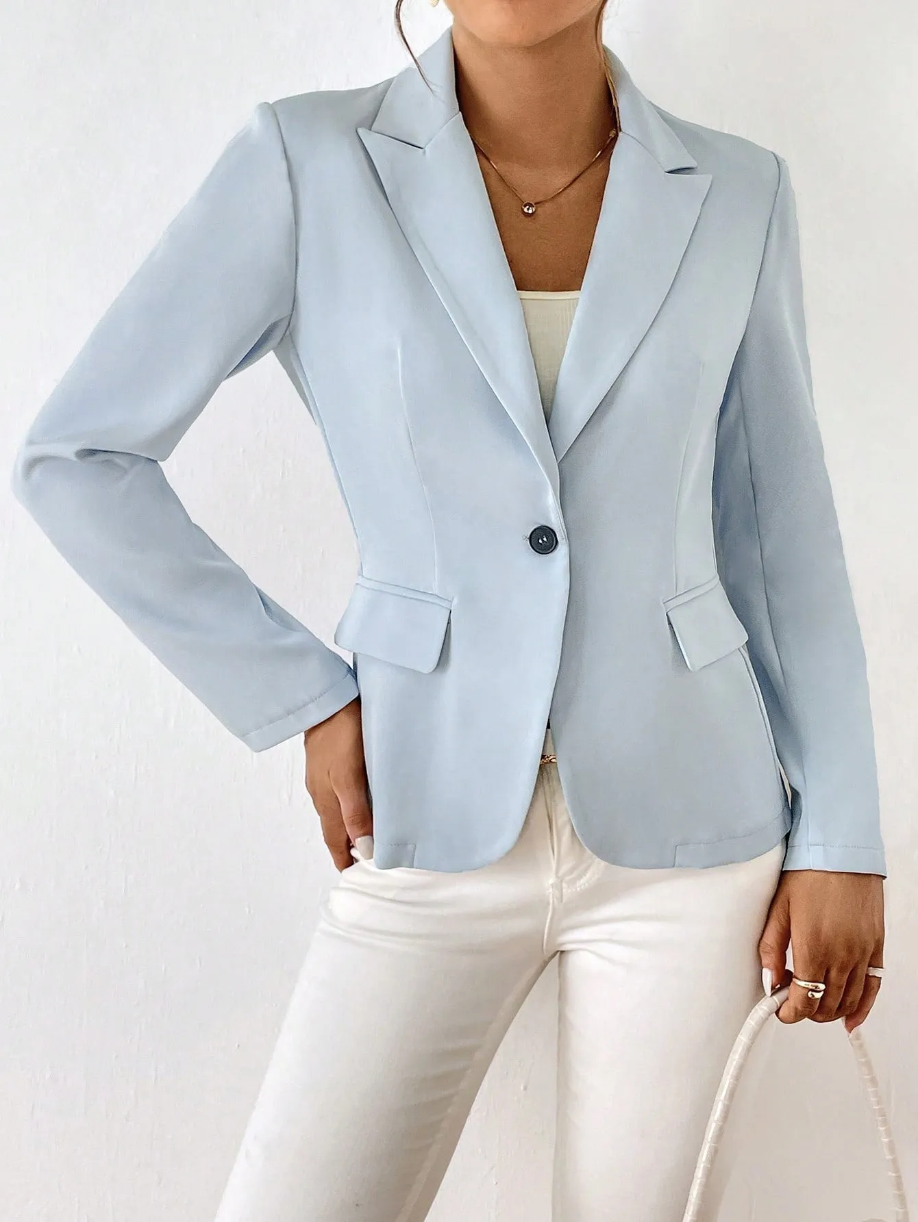 Blazer unicolor con botón de Cherry Vibes en