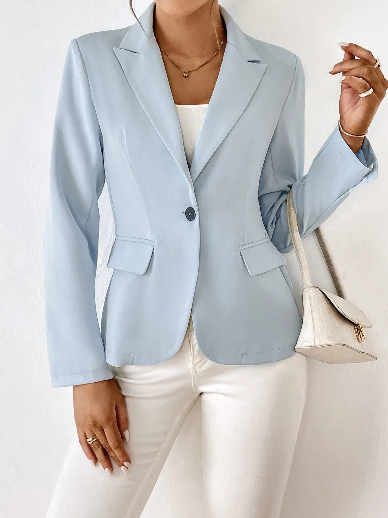 Blazer unicolor con botón de Cherry Vibes en