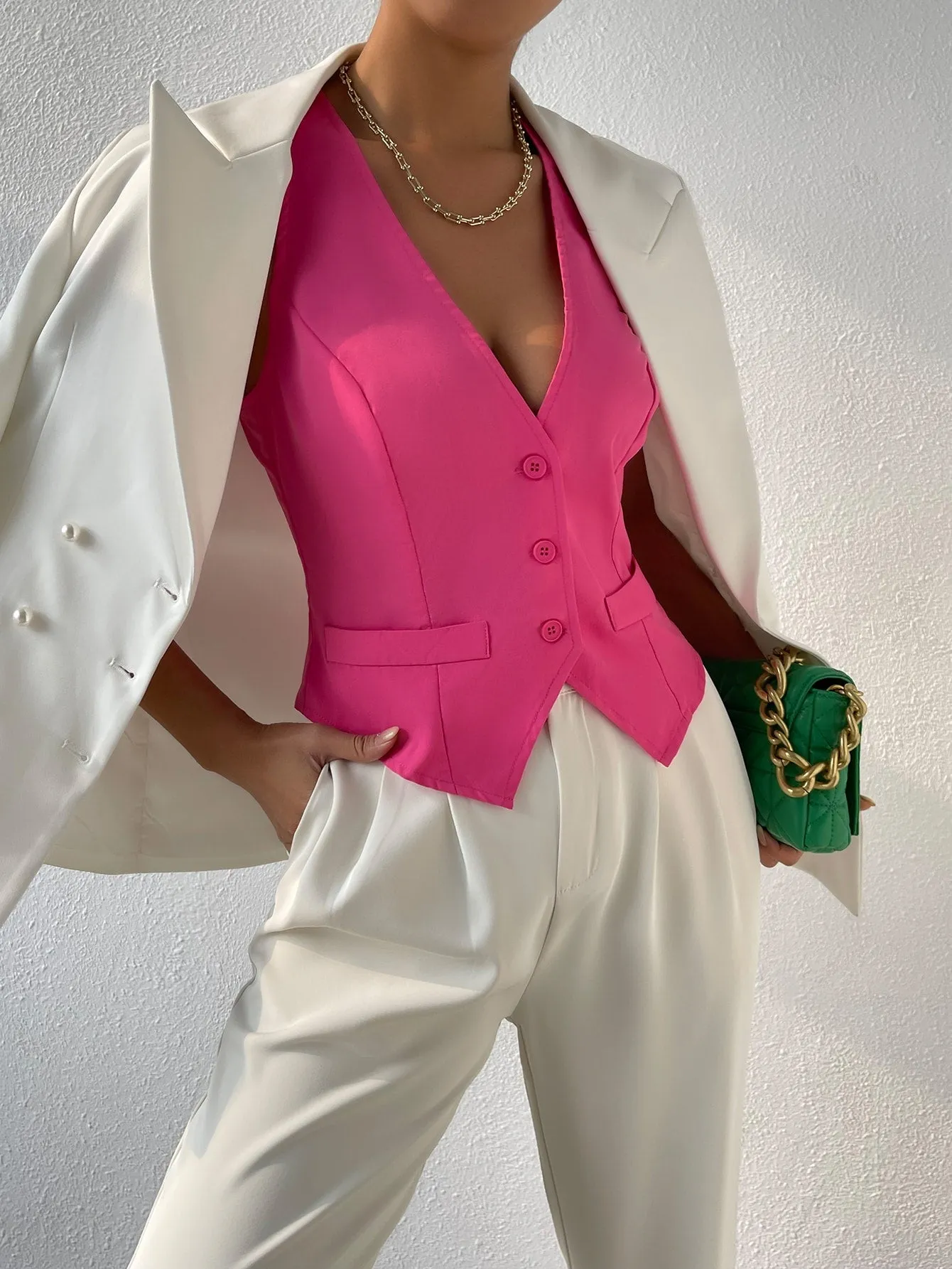 Chaleco unicolor Cherry Vibes para un look profesional en