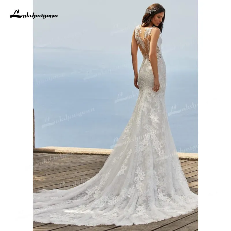 Roycebridal Charming Tulle & Soft Satin Mermaid Wedding Dresses V-Neck Sleeveless Illusion Lace Appliques Chapel Train Bride Gowns Trouwjurk