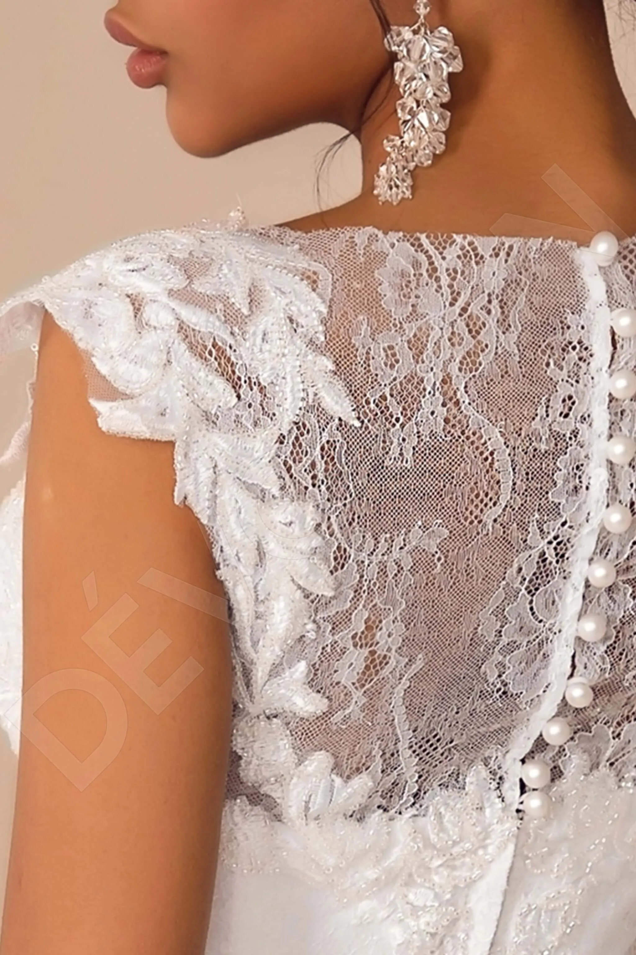 Rylinn Sheath/Column Boat/Bateau White Wedding dress