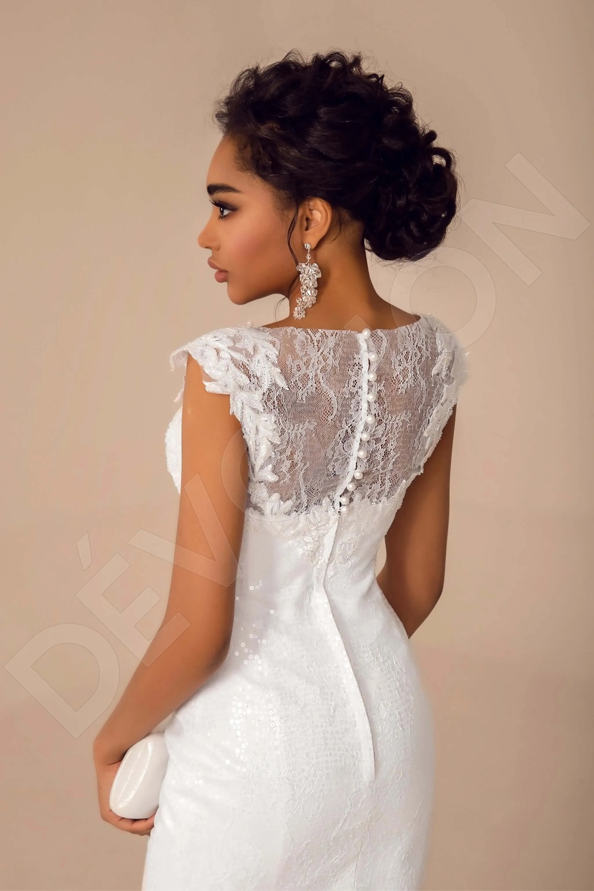 Rylinn Sheath/Column Boat/Bateau White Wedding dress