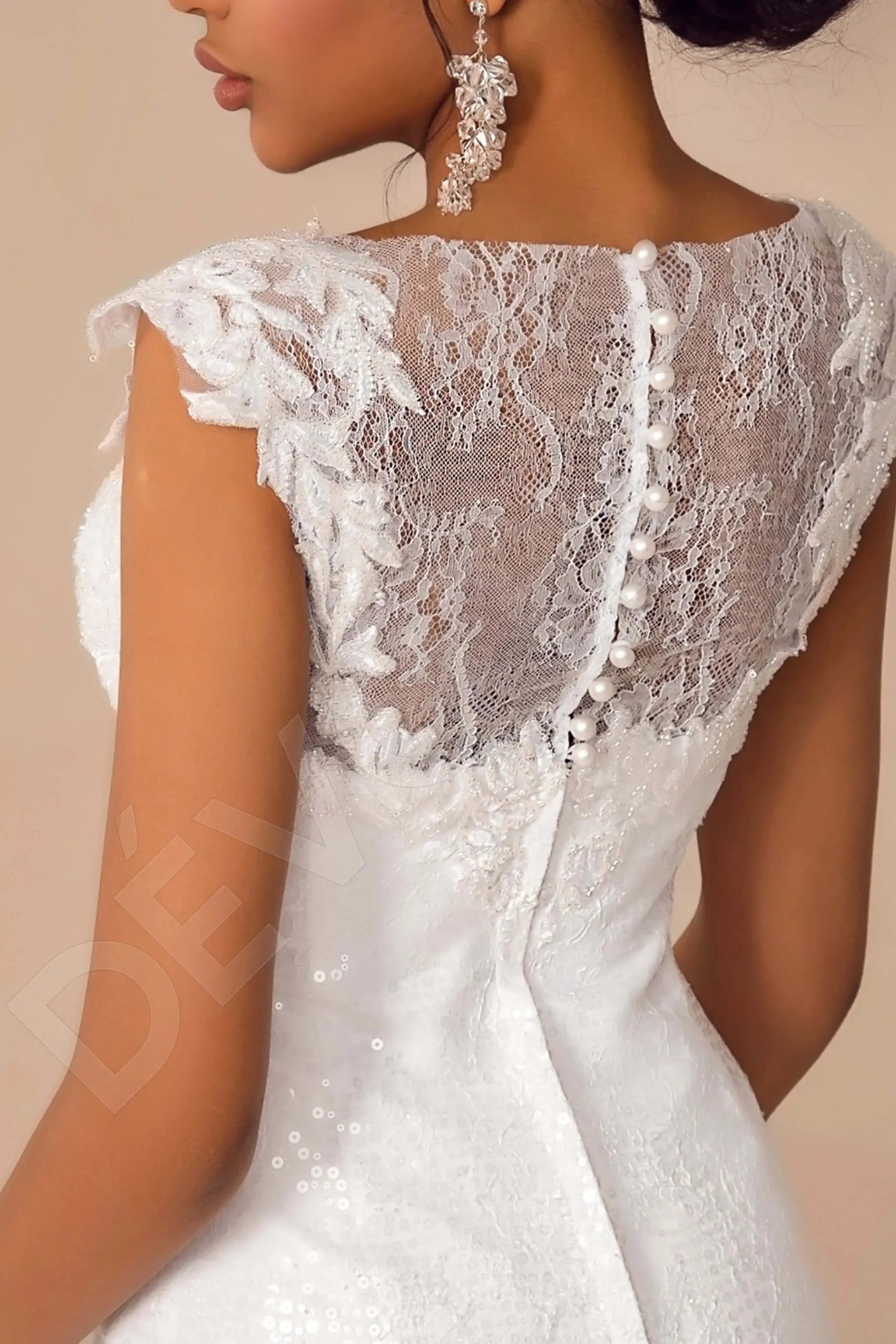 Rylinn Sheath/Column Boat/Bateau White Wedding dress