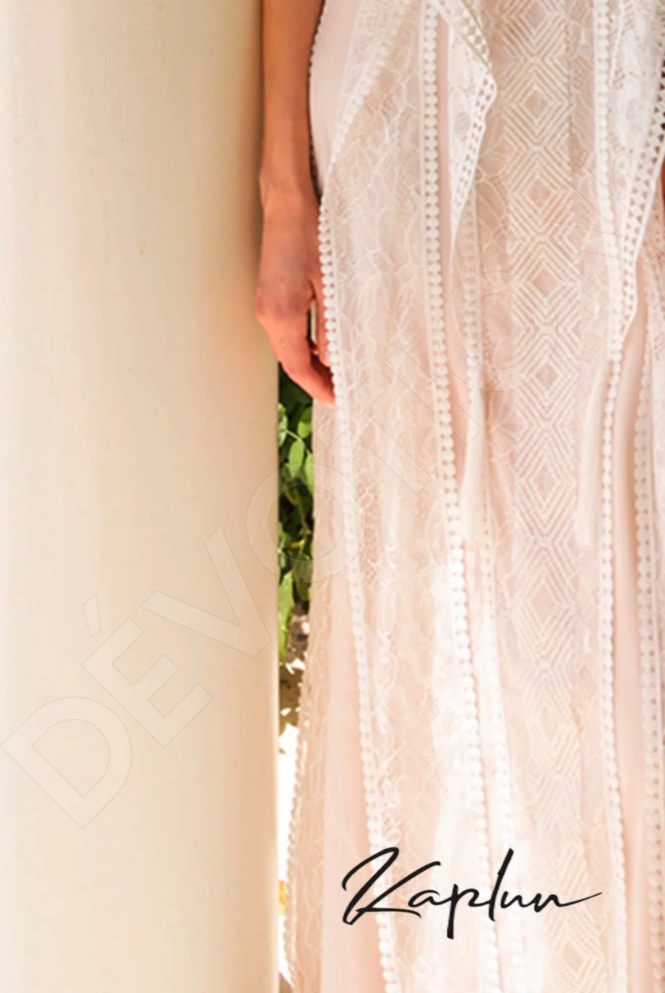 Saida Sheath/Column V-neck OffWhite Latte Wedding dress