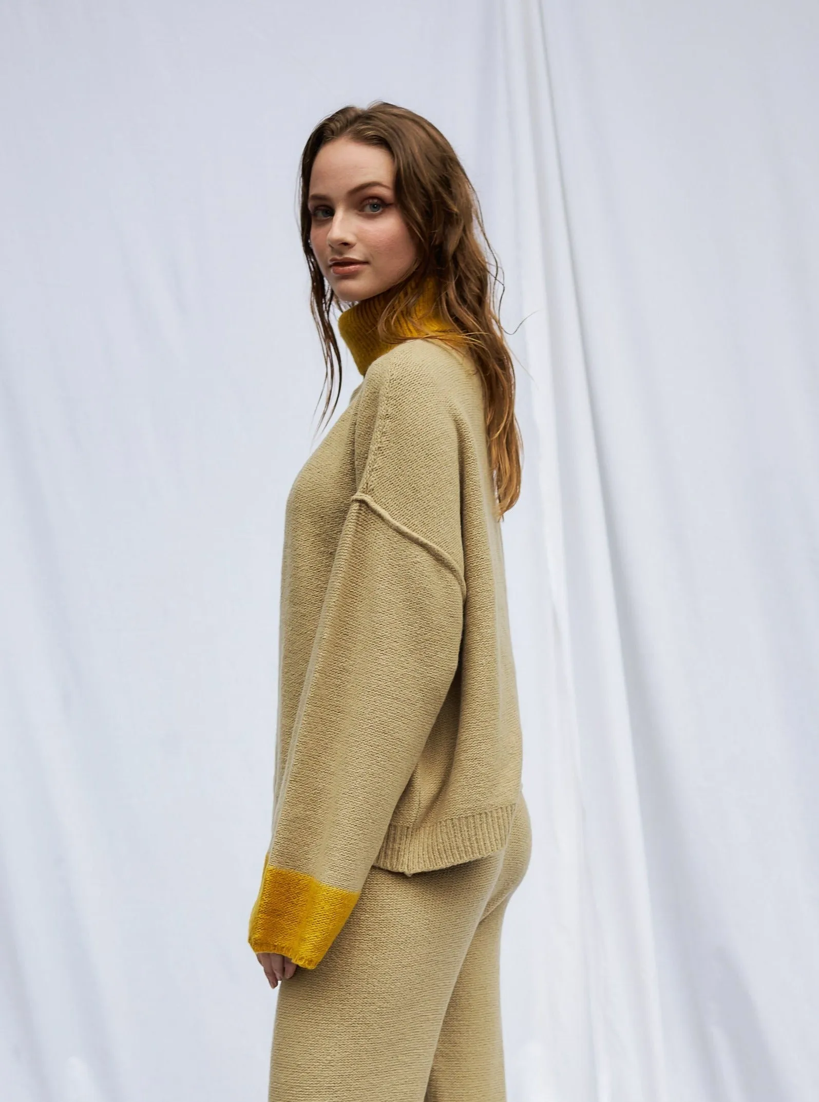 two-tone soft knit turtle top / 若葉(light green)
