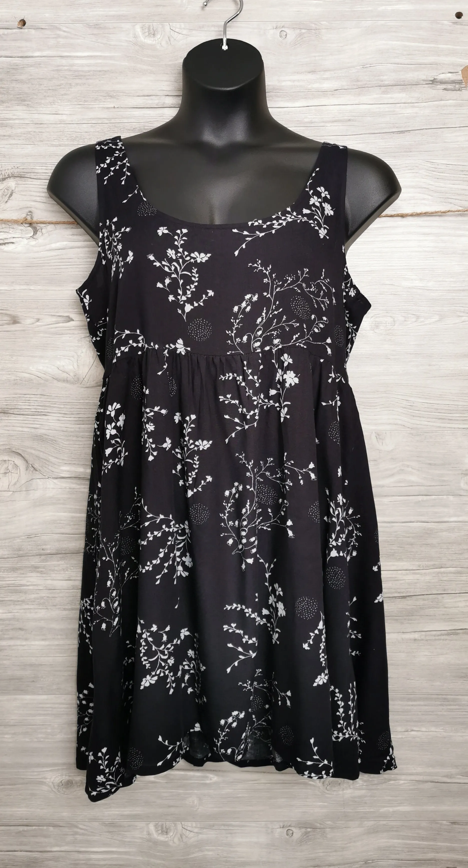 WOMENS SIZE LARGE - GUILTY, Black & White Babydoll Summer Dress NWT B45
